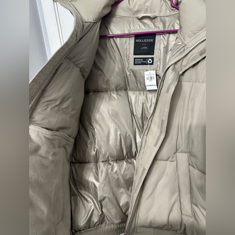 NEW Hollister puffer jacket 🧥 Large size - Picture 3 of 5